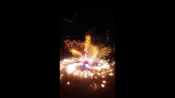 Dönen Lotus Çiçeği Fıskiyeleri Havai Fişekler Açık Havada Festivaller İçin Köpüklü