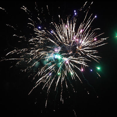 100 Çekim Kek Havai Fişek Tipi Ve Noel Vesilesiyle Büyük Kek Havai Fişek Piroteknik Toptan Satış için